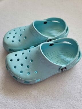 CROCS Kids Aqua Blue Classic Clog Sandals Size J1